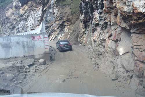 川藏旅游路线中通麦路段已经基本修复