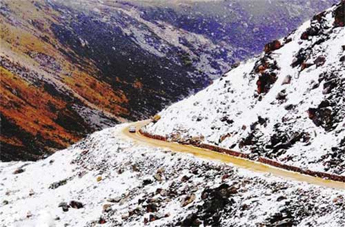 折多山大雪不断，川藏游的旅客需要注意